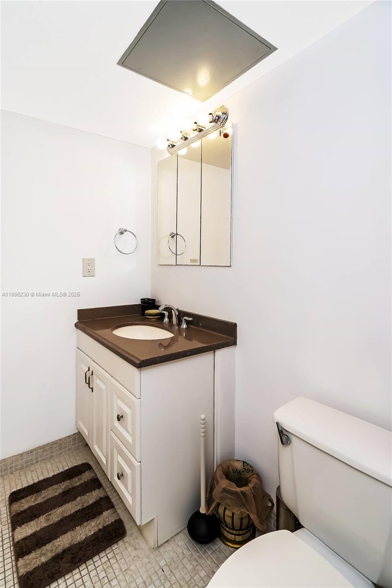 PARKER PLAZA ESTATES COND - Residential Lease