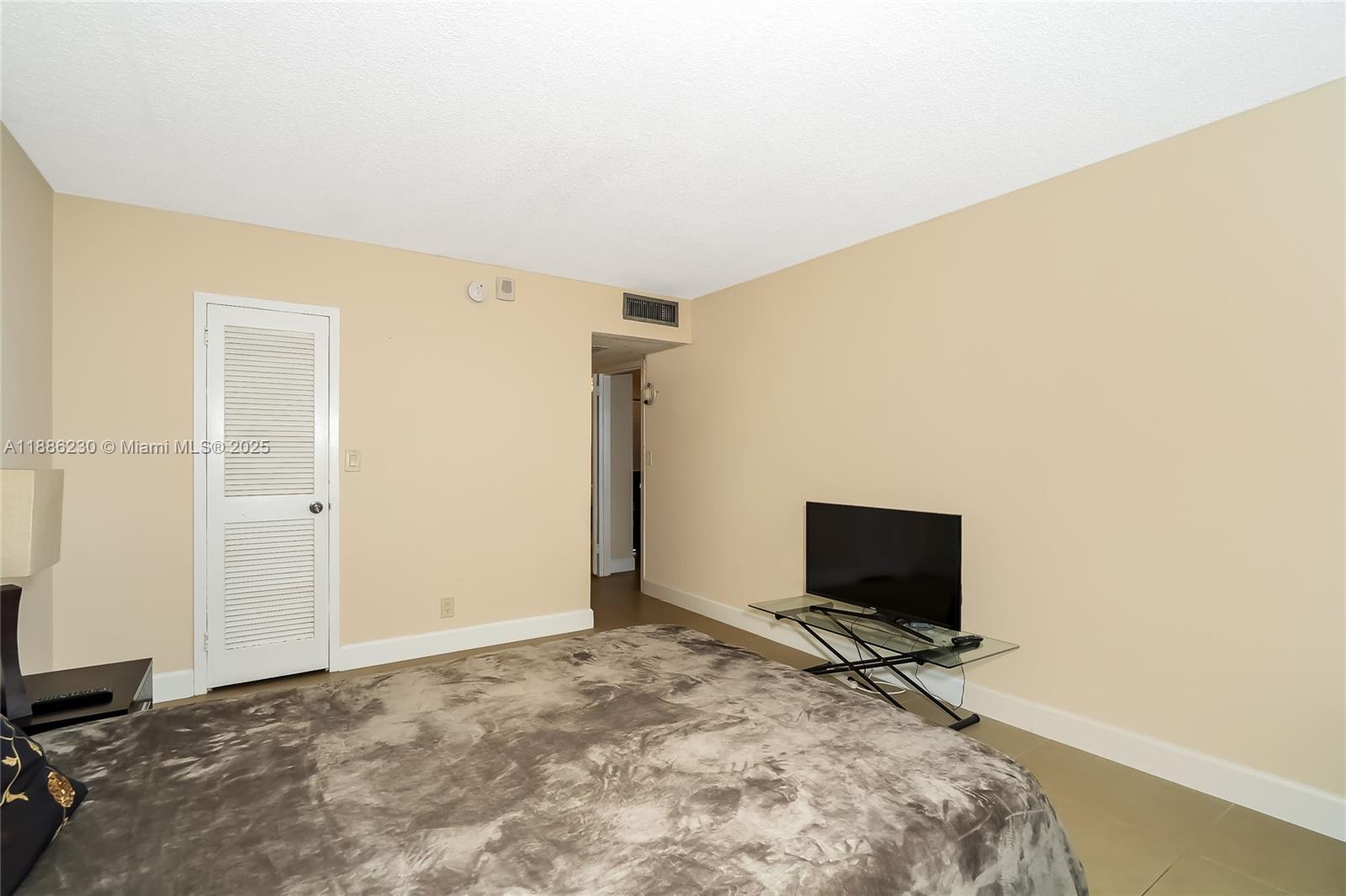 PARKER PLAZA ESTATES COND - Residential Lease