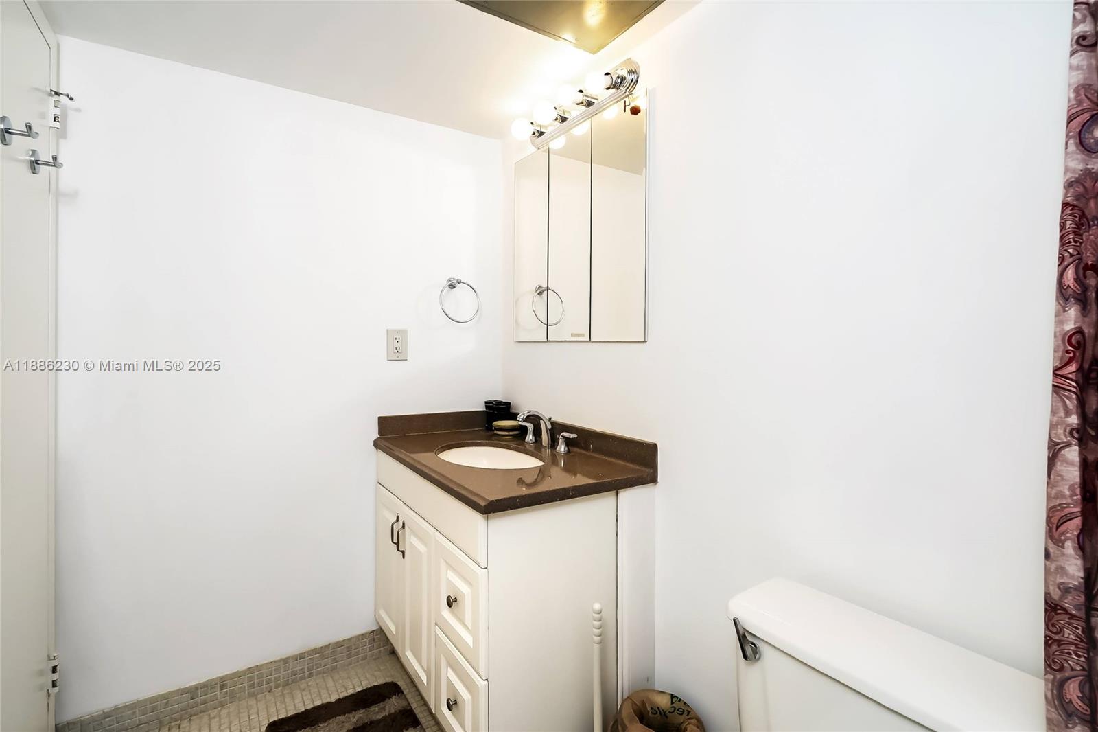 PARKER PLAZA ESTATES COND - Residential Lease