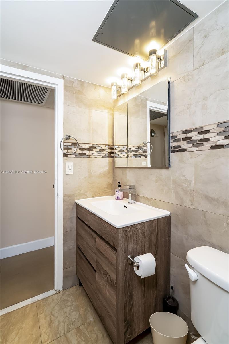 PARKER PLAZA ESTATES COND - Residential Lease