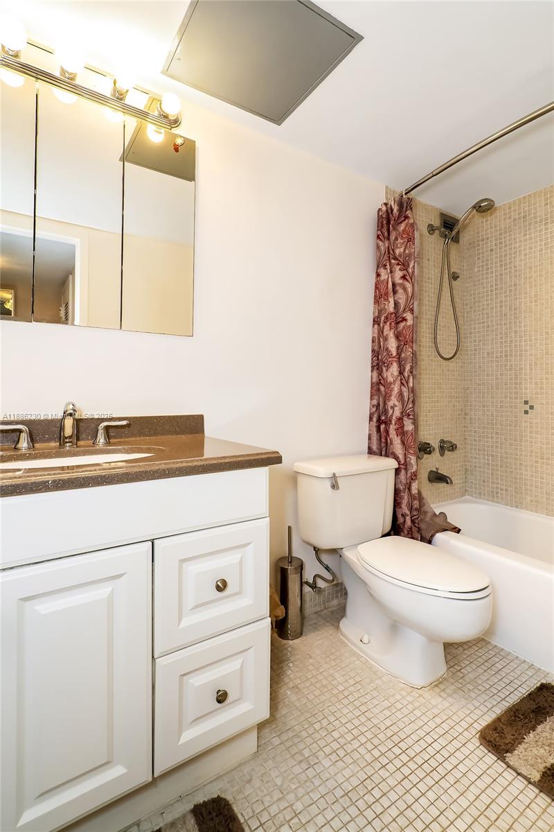 PARKER PLAZA ESTATES COND - Residential Lease