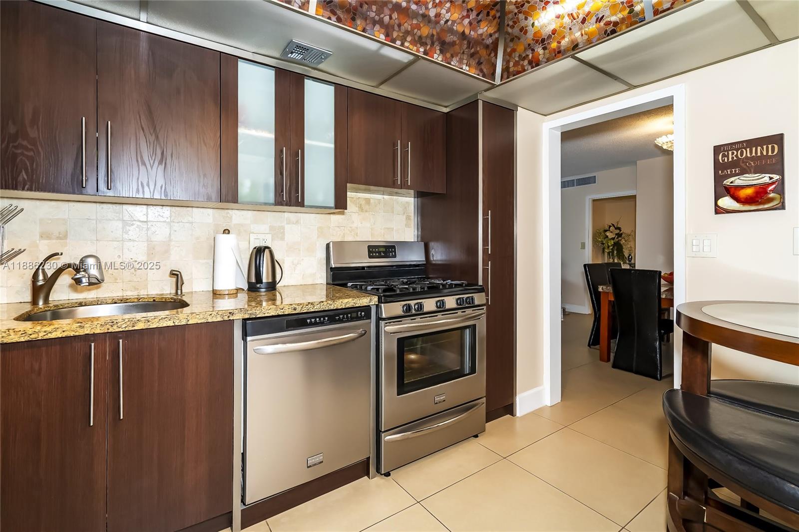 PARKER PLAZA ESTATES COND - Residential Lease