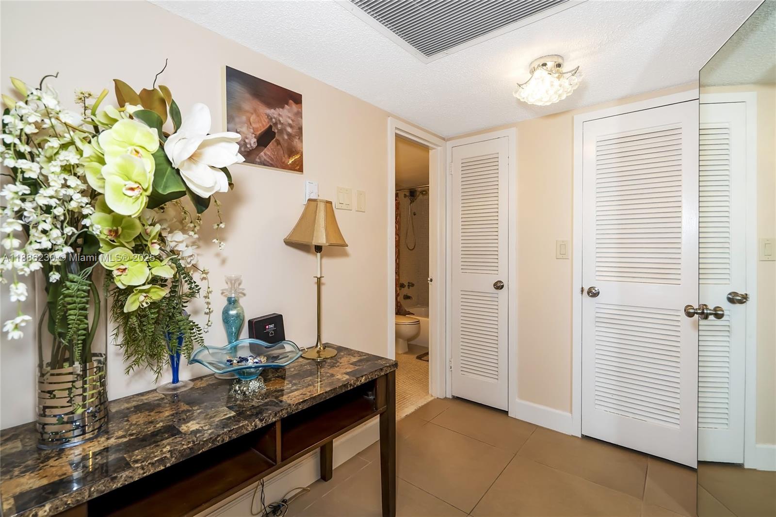 PARKER PLAZA ESTATES COND - Residential Lease