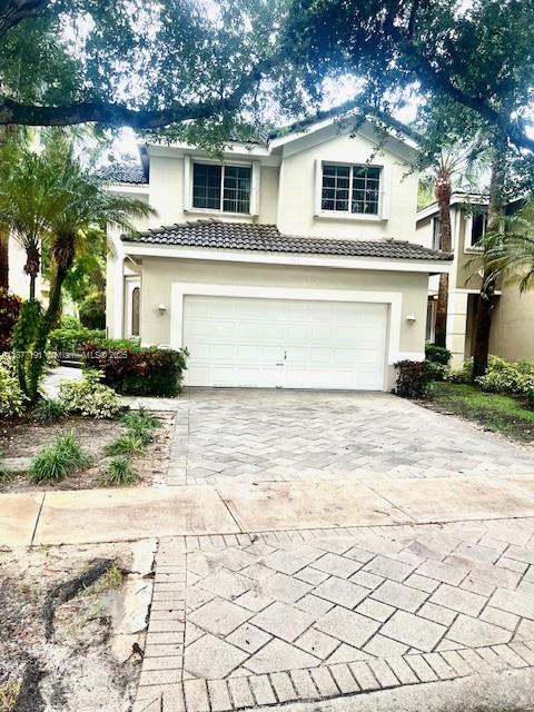 2 STORY WATERFRONT HOME WITH GLASS ENTRY DOOR, FRESHLY PAINTED WITH NEUTRAL COLOR WALLS,TILE THRU OUT GROUND LEVEL AND BERBER CARPET UPSTAIRS, WHITE KITCHEN CABINETS WITH STAINNLESS STEEL APPLIANCES, CALIFORNIA CLOSETS, HURRICANE SHUTTERS, WHIRPOOL TUB IN THE MASTER BATHROOM, GLASS ENTRY DOOR, CENTRAL PARK SCHOOL DISTRICT, MUST SEE!!!!CREDIT SCORE 650+ TENANT TO PAY $100.00 SCREENING FEE TO R1S1 REALTY.