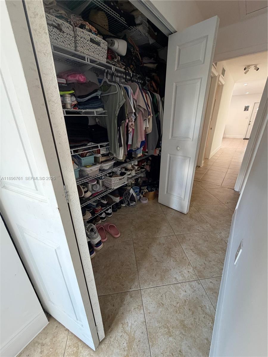 LAKE ISLAND - Residential