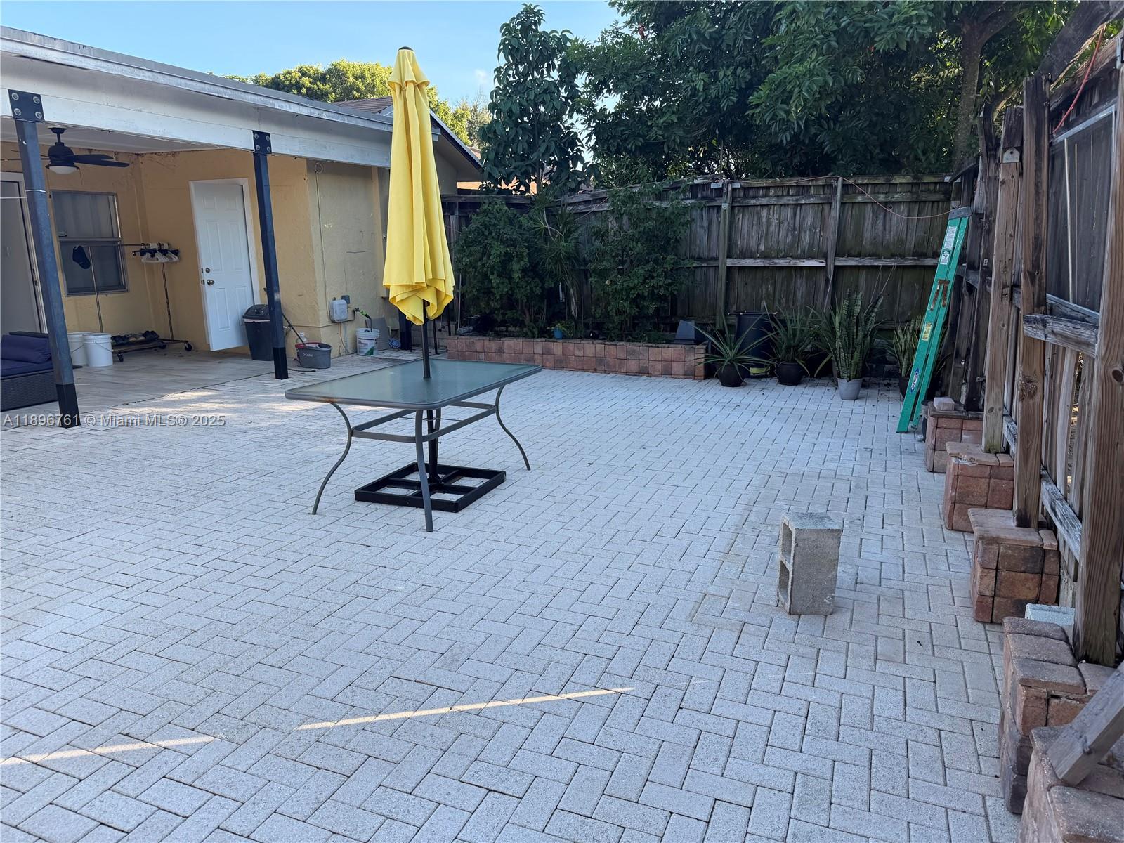 LAKE ISLAND - Residential