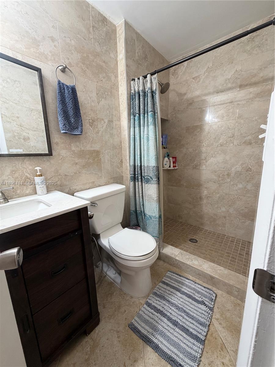 LAKE ISLAND - Residential