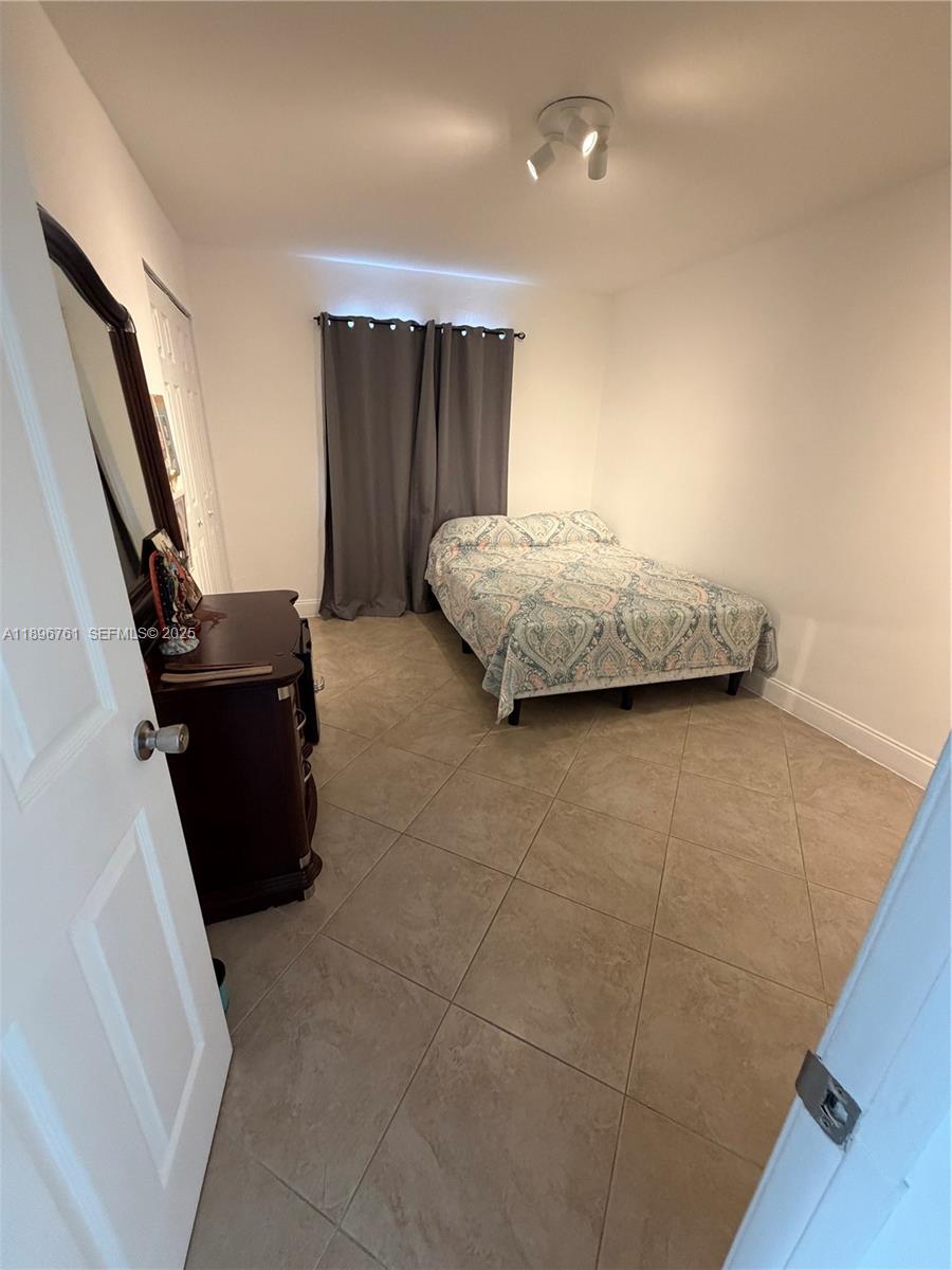 LAKE ISLAND - Residential