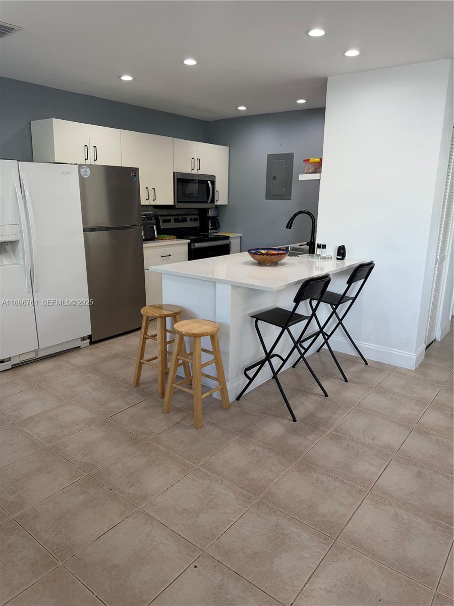 LAKE ISLAND - Residential