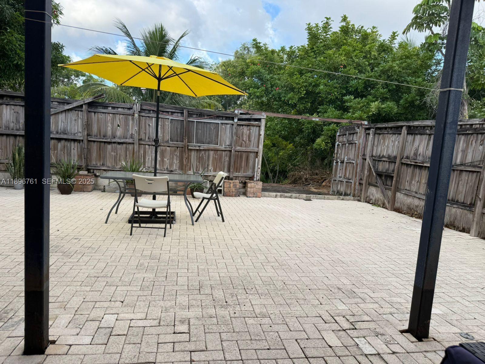 LAKE ISLAND - Residential