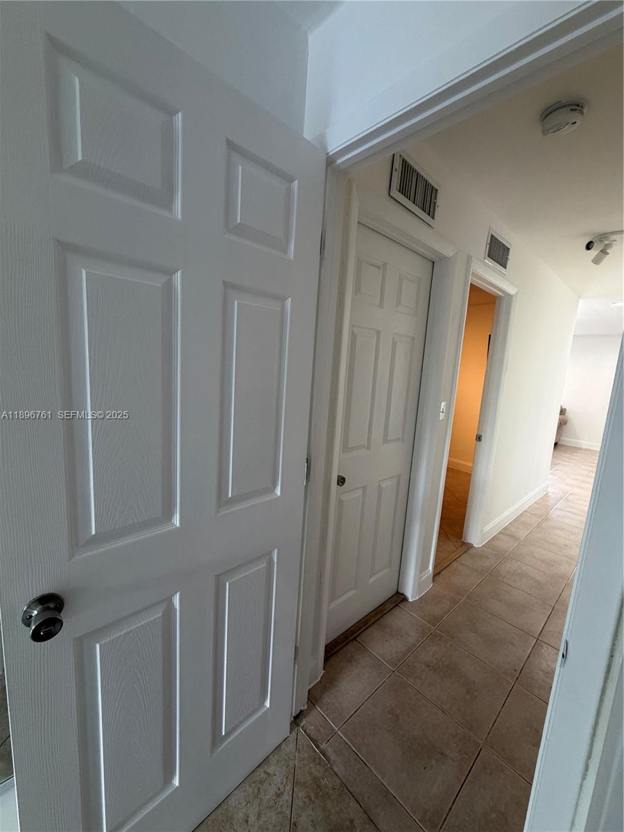 LAKE ISLAND - Residential