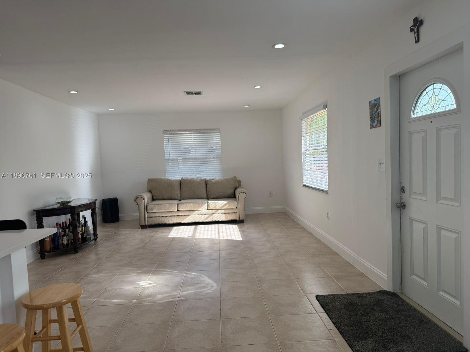 LAKE ISLAND - Residential