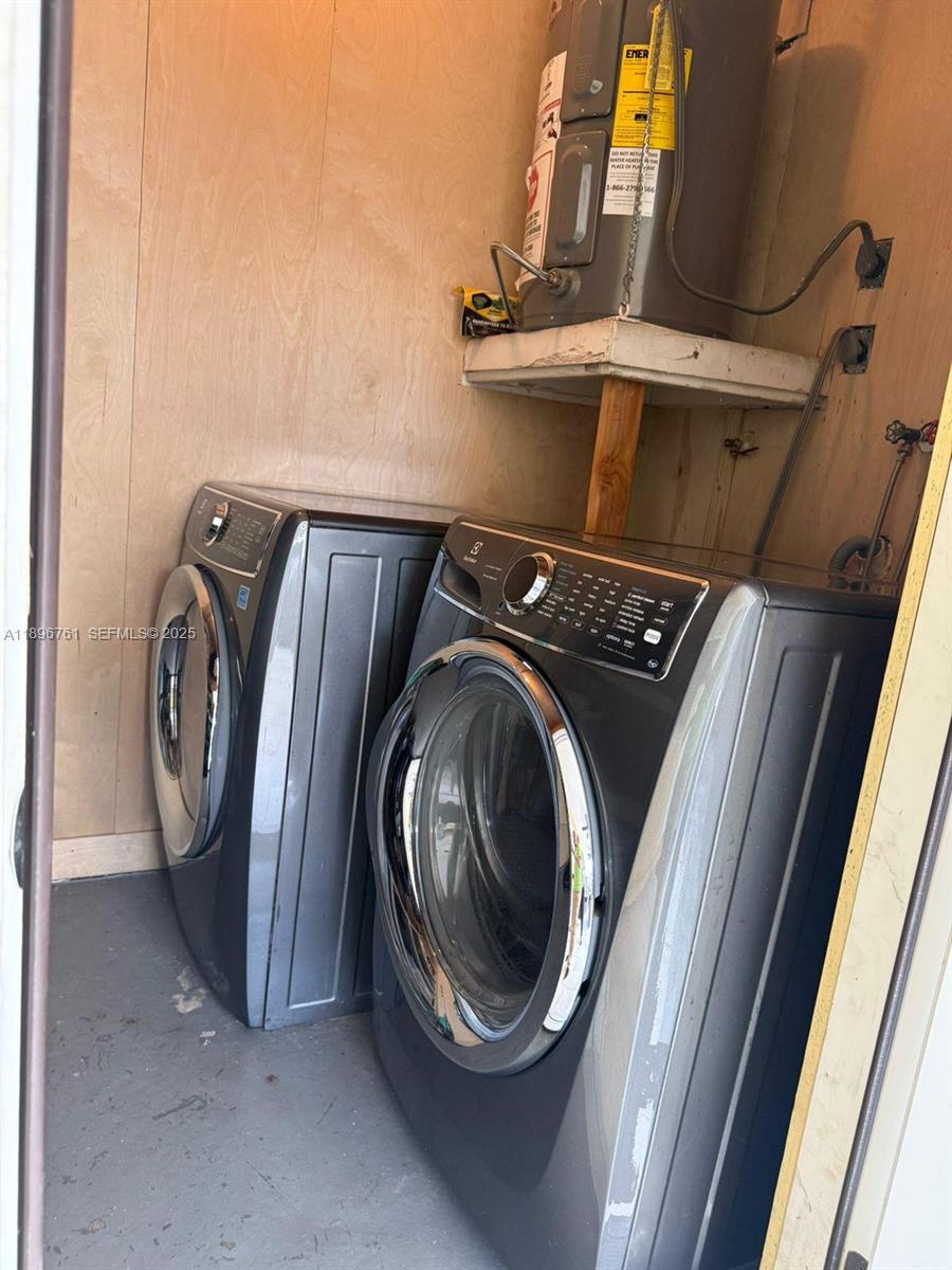 LAKE ISLAND - Residential