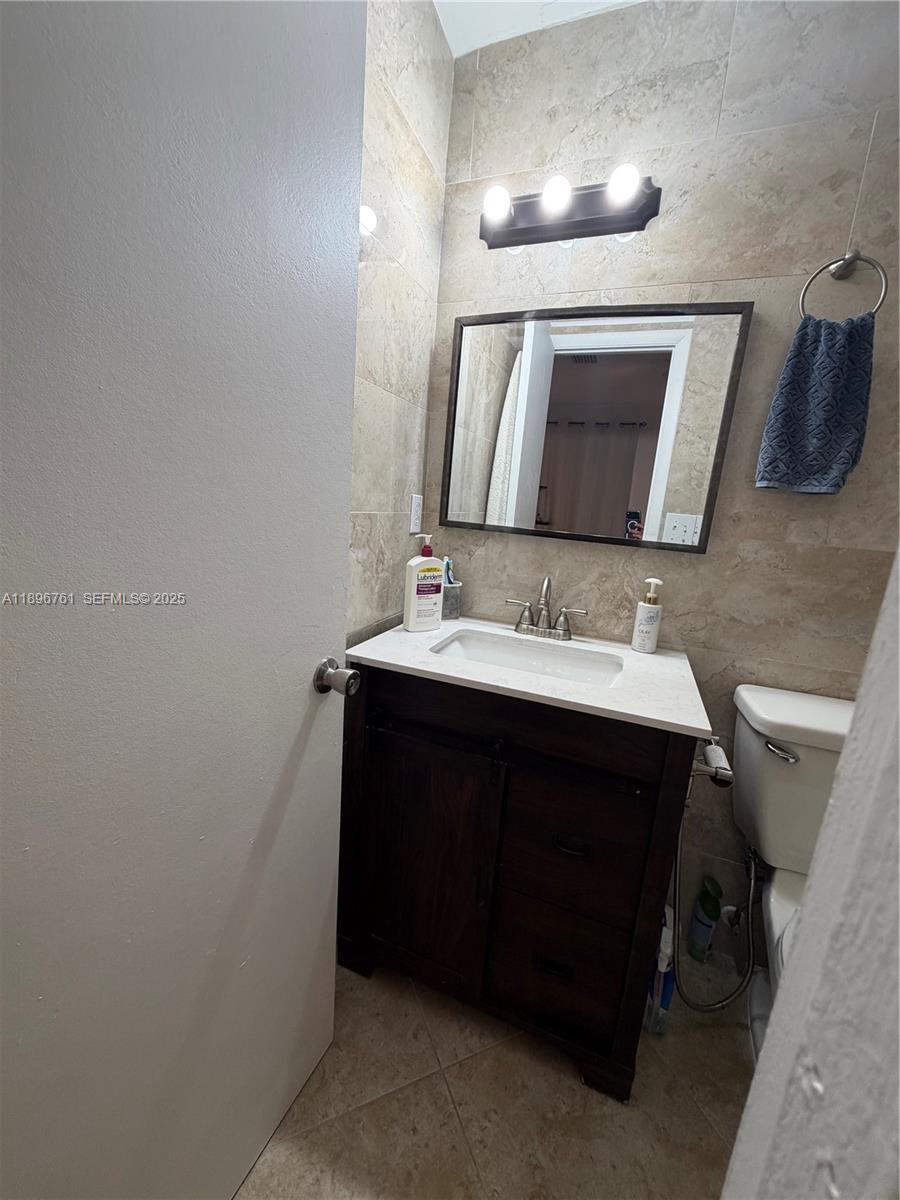 LAKE ISLAND - Residential