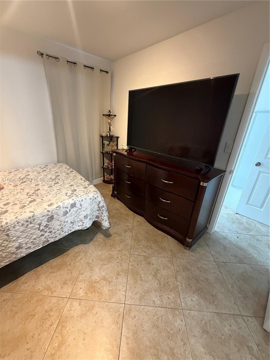 LAKE ISLAND - Residential