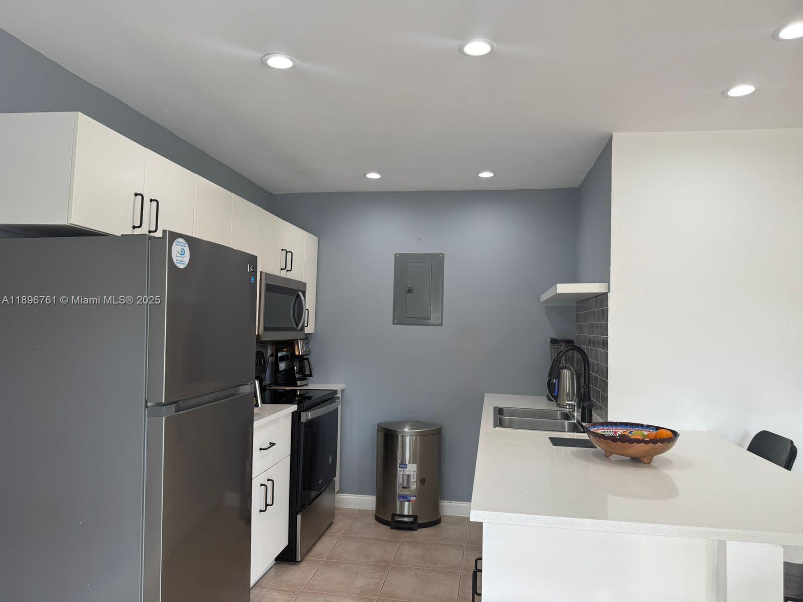 LAKE ISLAND - Residential