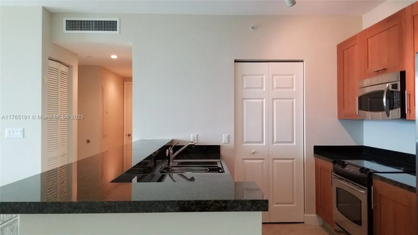 Coral Gables, Florida 33134, United States, 2 Bedrooms Bedrooms, ,2 BathroomsBathrooms,Residential,Active,91310