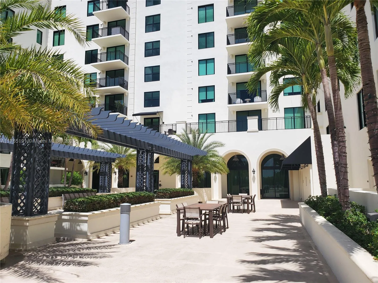 Coral Gables, Florida 33134, United States, 2 Bedrooms Bedrooms, ,2 BathroomsBathrooms,Residential,Active,91310