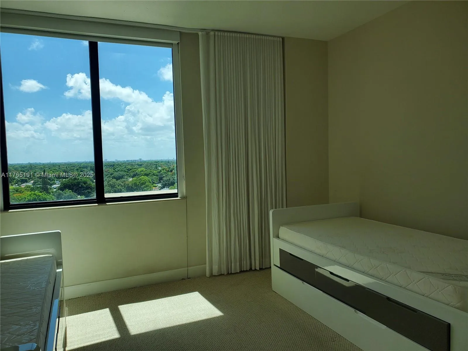 Coral Gables, Florida 33134, United States, 2 Bedrooms Bedrooms, ,2 BathroomsBathrooms,Residential,Active,91310