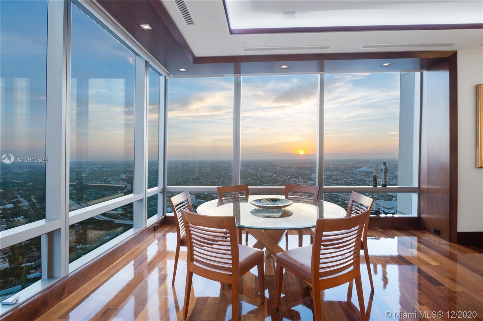 Four Seasons Residence - Residential