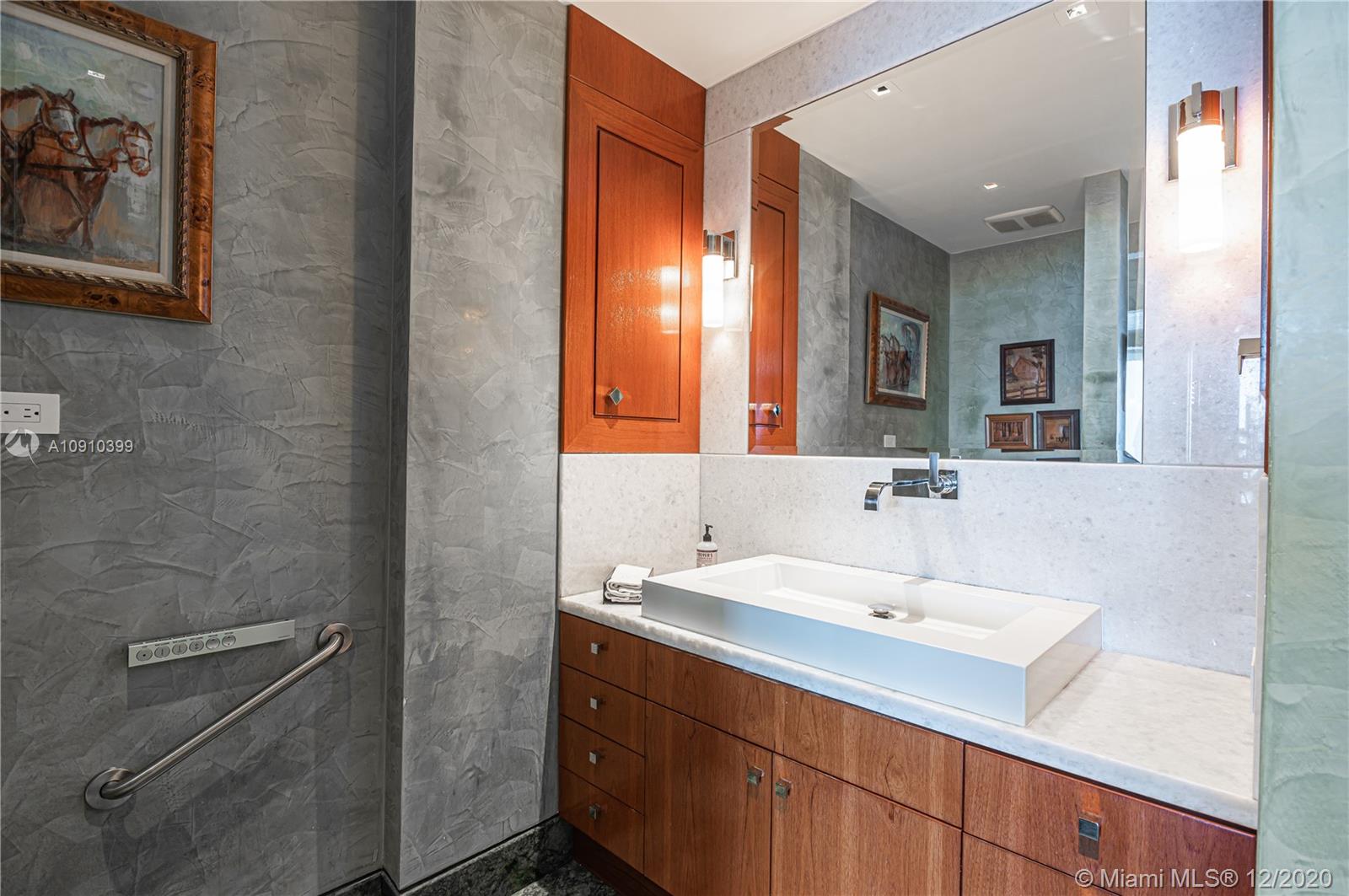 Four Seasons Residence - Residential