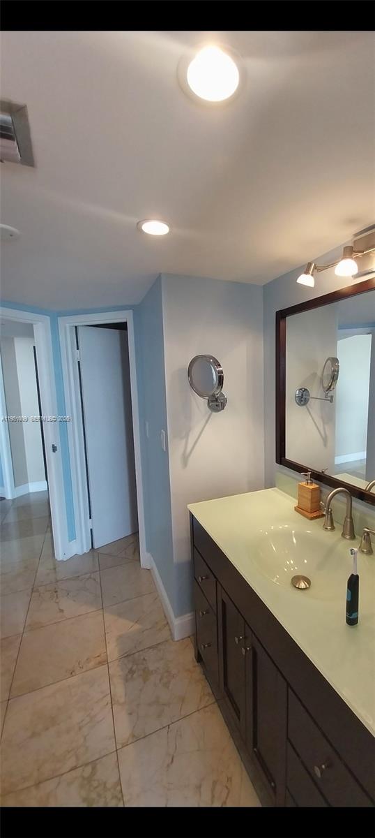 BRICKELL BAY CLUB CONDO - Residential