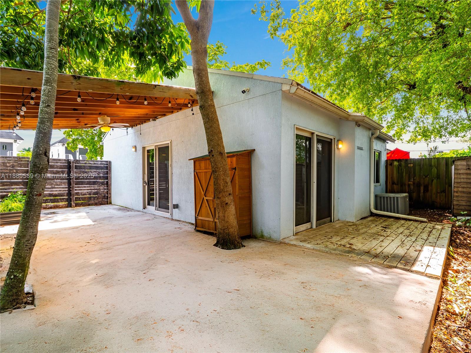 OAKLAND PARK SECOND ADD - Residential Lease