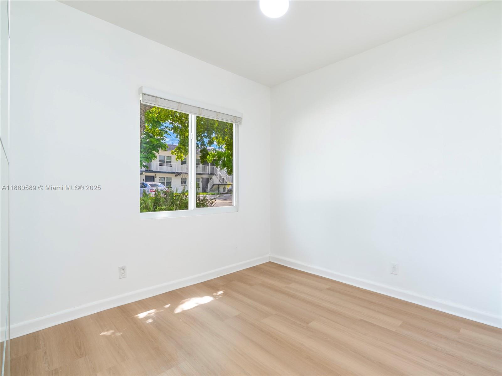 OAKLAND PARK SECOND ADD - Residential Lease