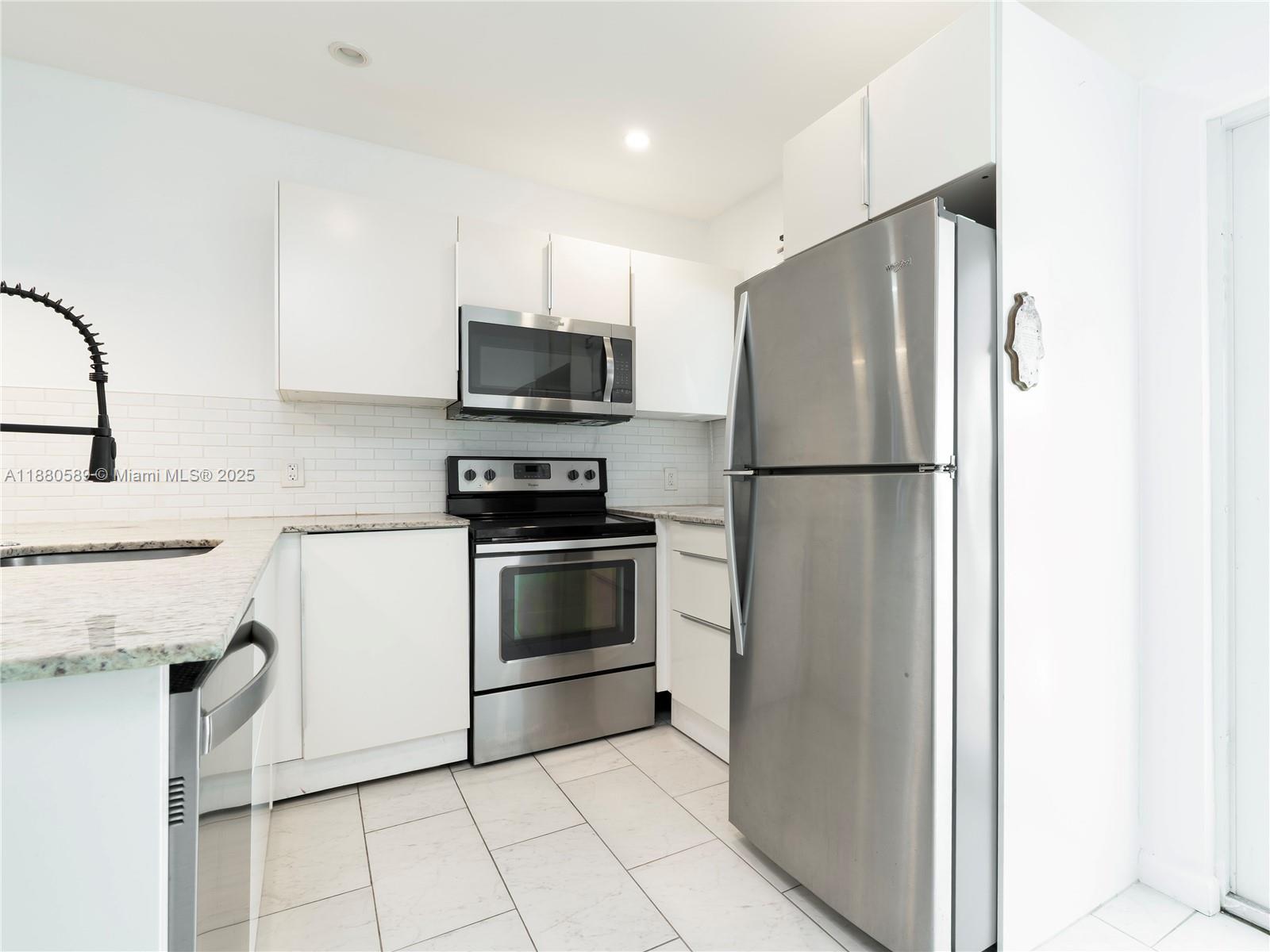 OAKLAND PARK SECOND ADD - Residential Lease