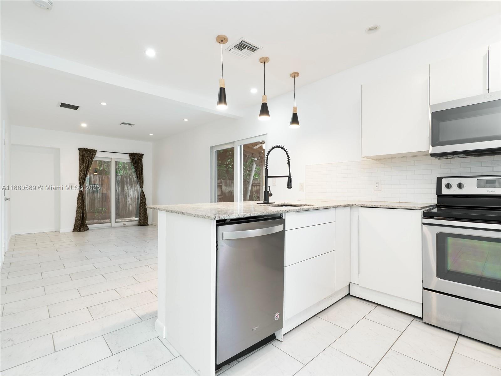 OAKLAND PARK SECOND ADD - Residential Lease