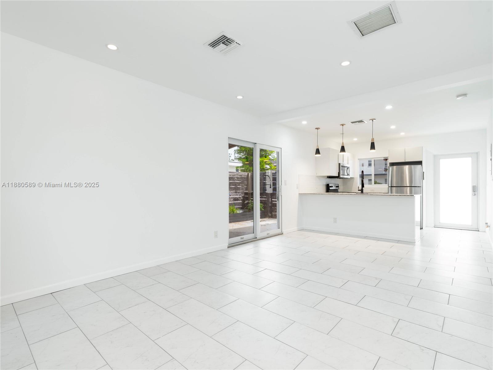 OAKLAND PARK SECOND ADD - Residential Lease
