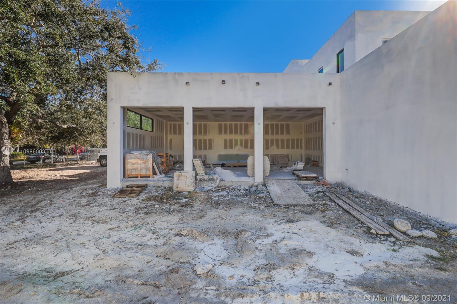 TOWN & RANCH ESTS - Residential