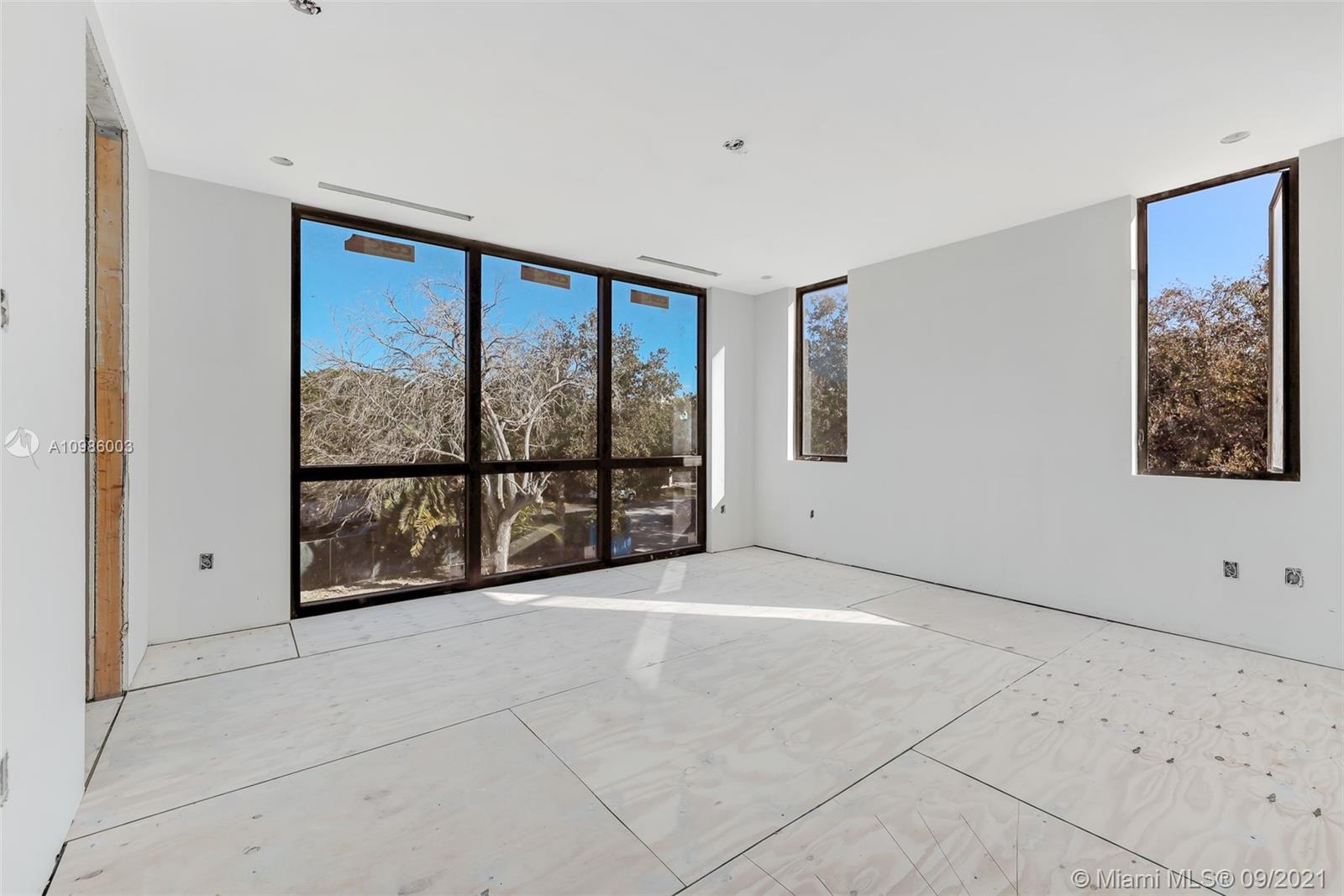 TOWN & RANCH ESTS - Residential