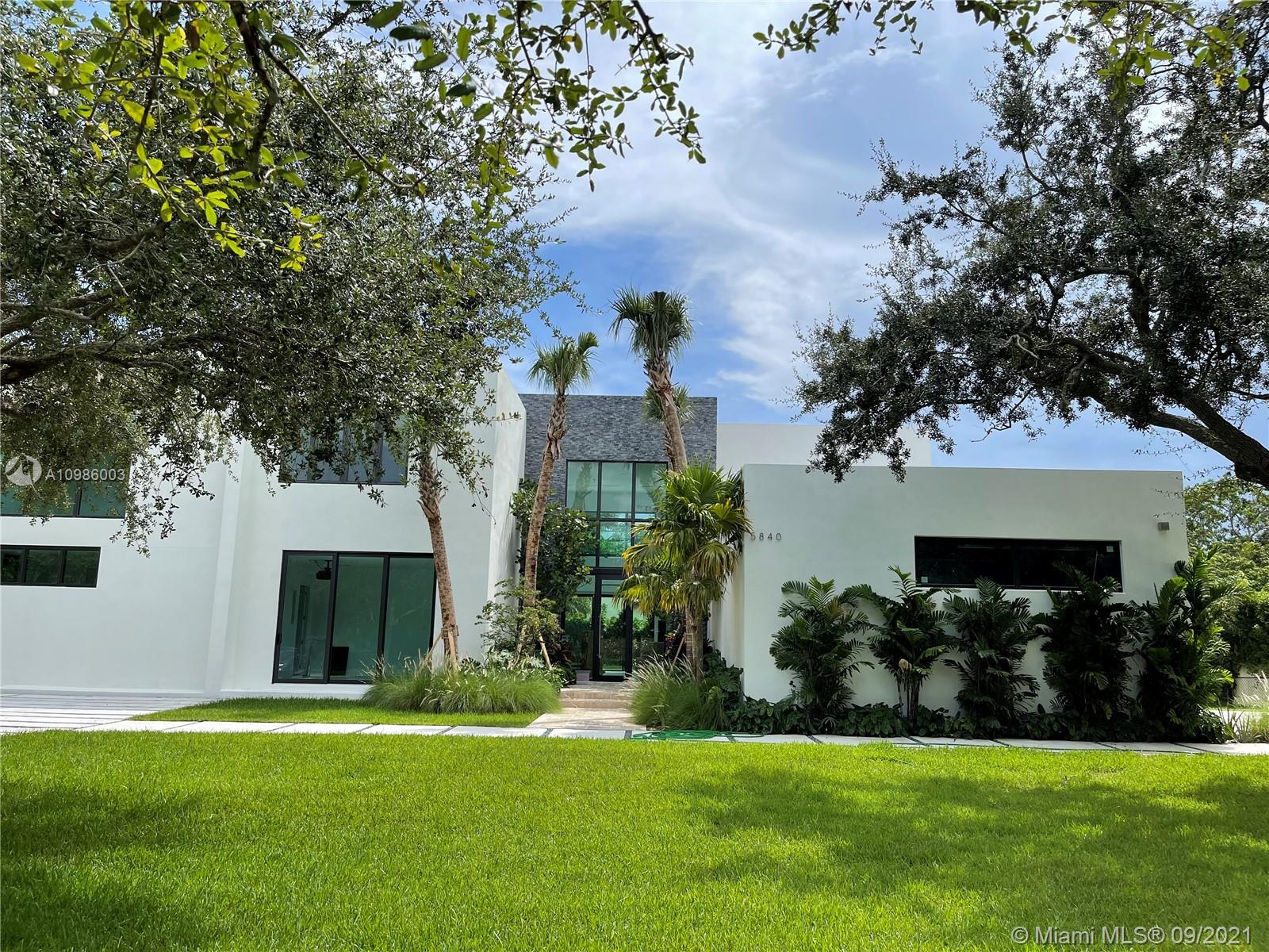 TOWN & RANCH ESTS - Residential