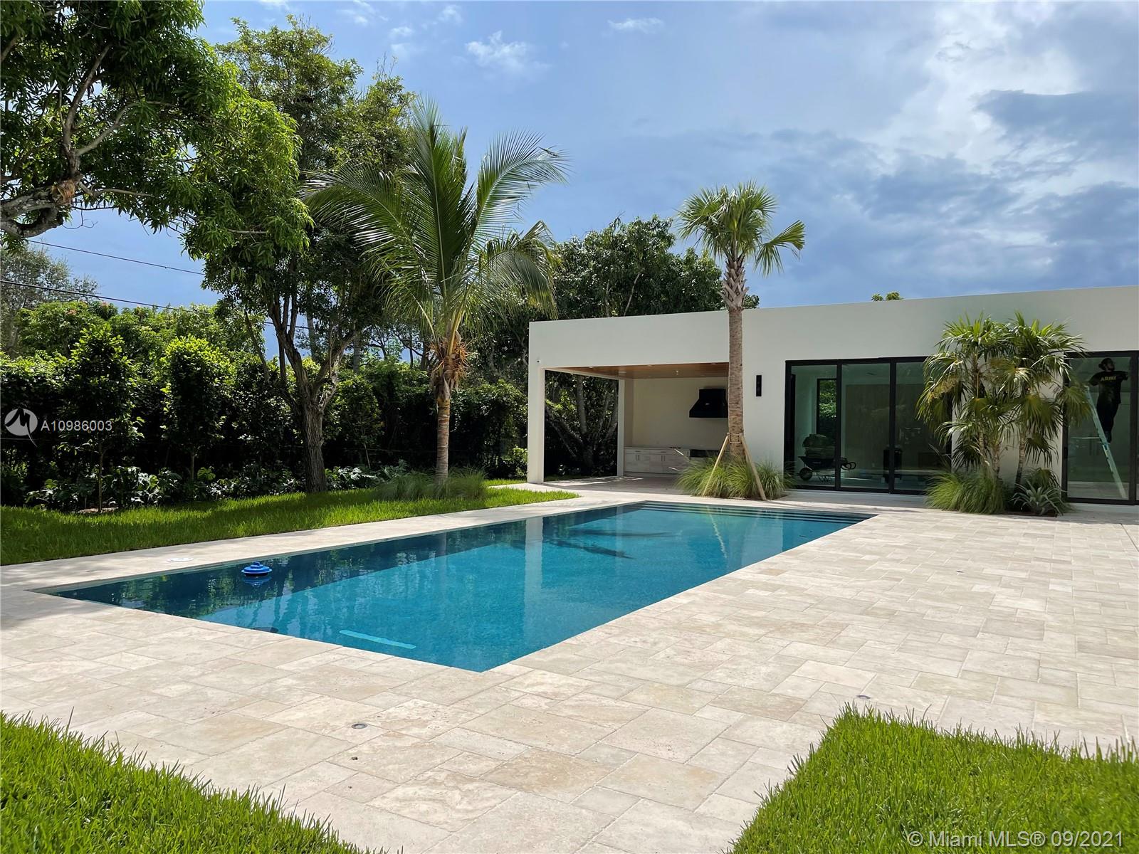 TOWN & RANCH ESTS - Residential