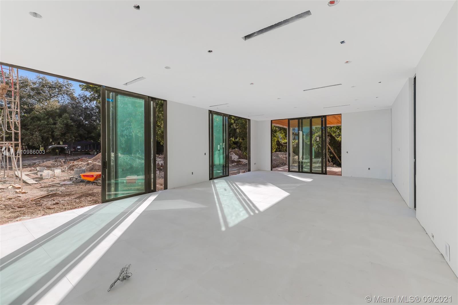 TOWN & RANCH ESTS - Residential