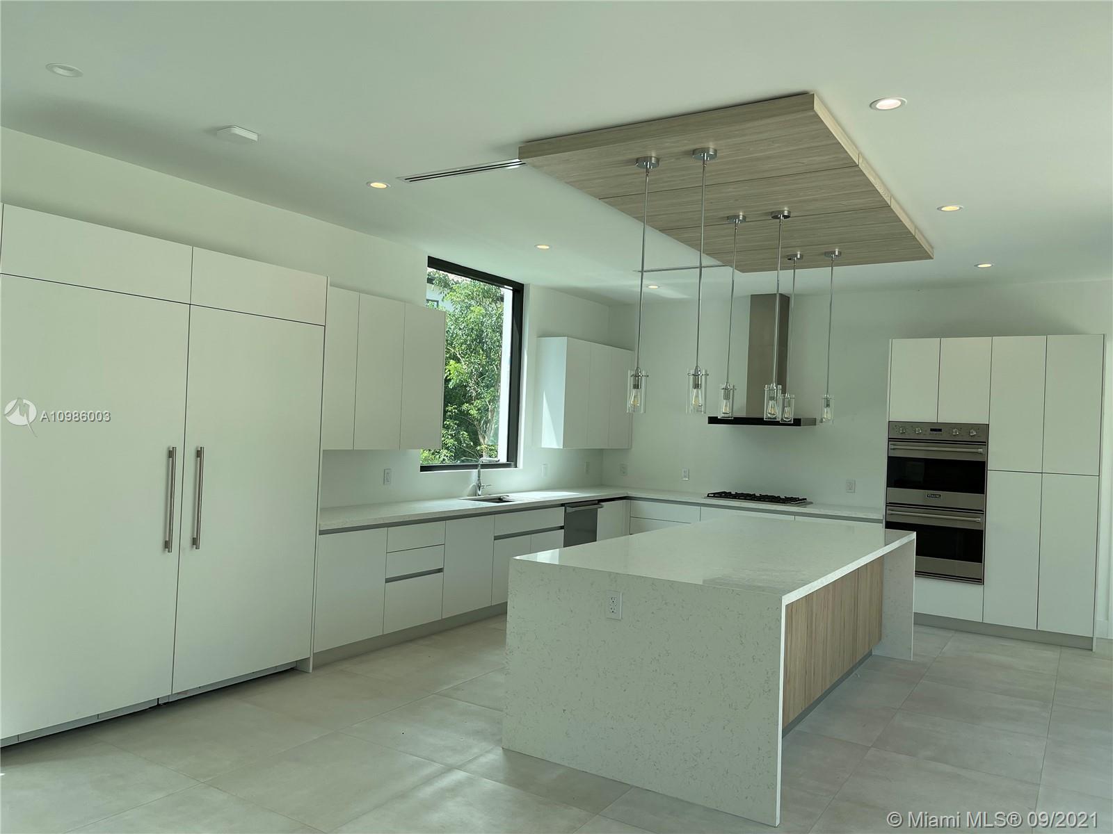 TOWN & RANCH ESTS - Residential