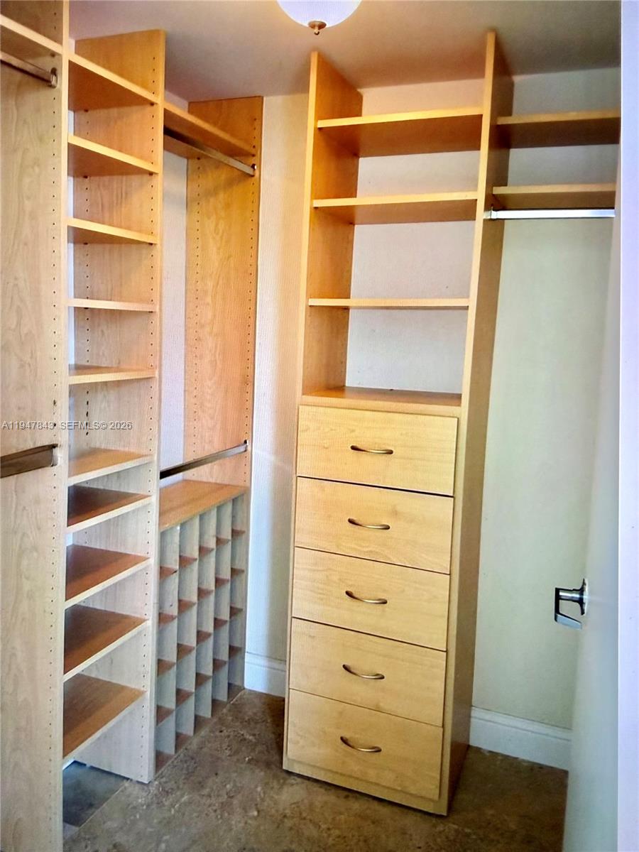 WIND CONDO - Residential