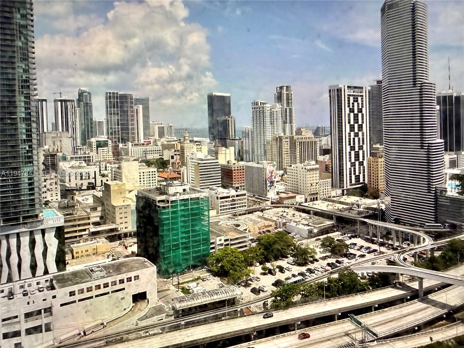 WIND CONDO - Residential