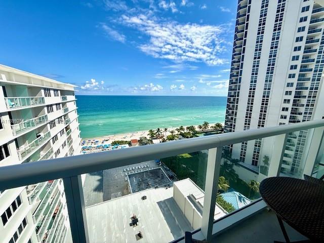 THE AVENTURA BEACH CLUB CO - Residential