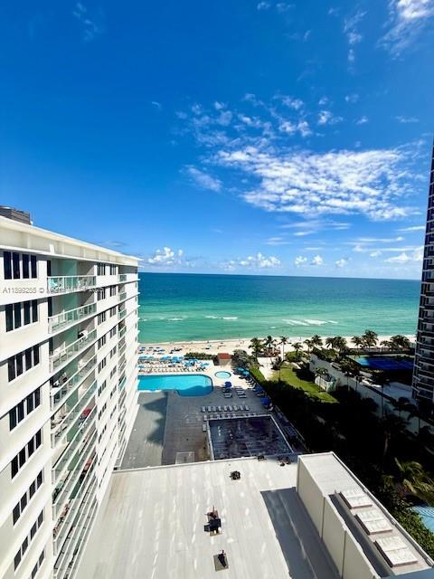 THE AVENTURA BEACH CLUB CO - Residential
