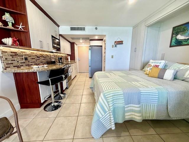 THE AVENTURA BEACH CLUB CO - Residential