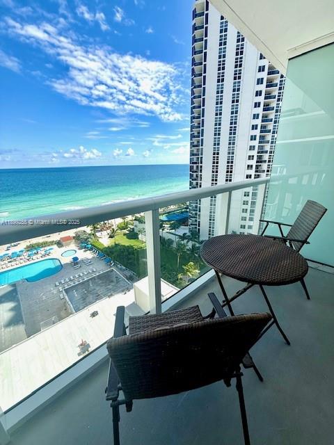 THE AVENTURA BEACH CLUB CO - Residential