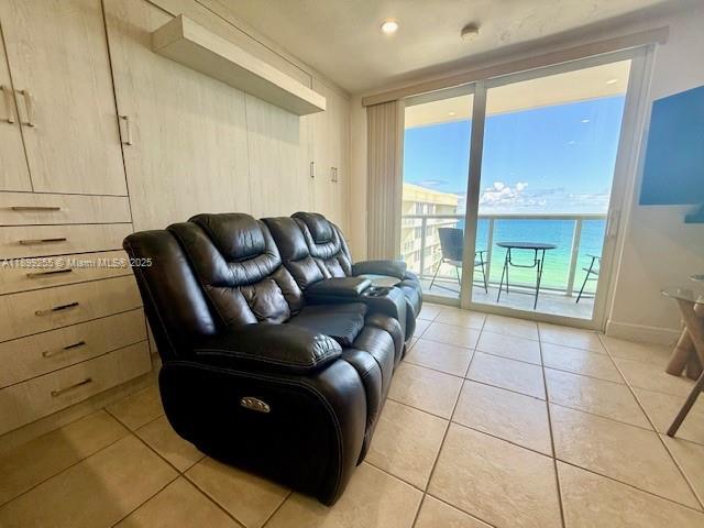THE AVENTURA BEACH CLUB CO - Residential