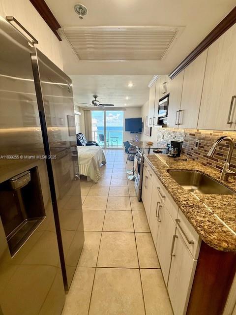 THE AVENTURA BEACH CLUB CO - Residential