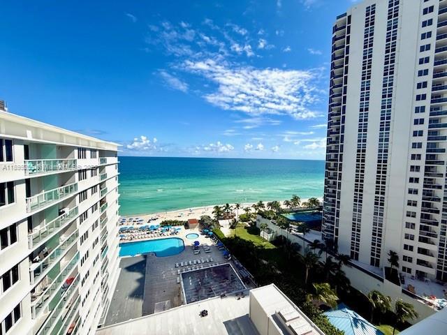 THE AVENTURA BEACH CLUB CO - Residential