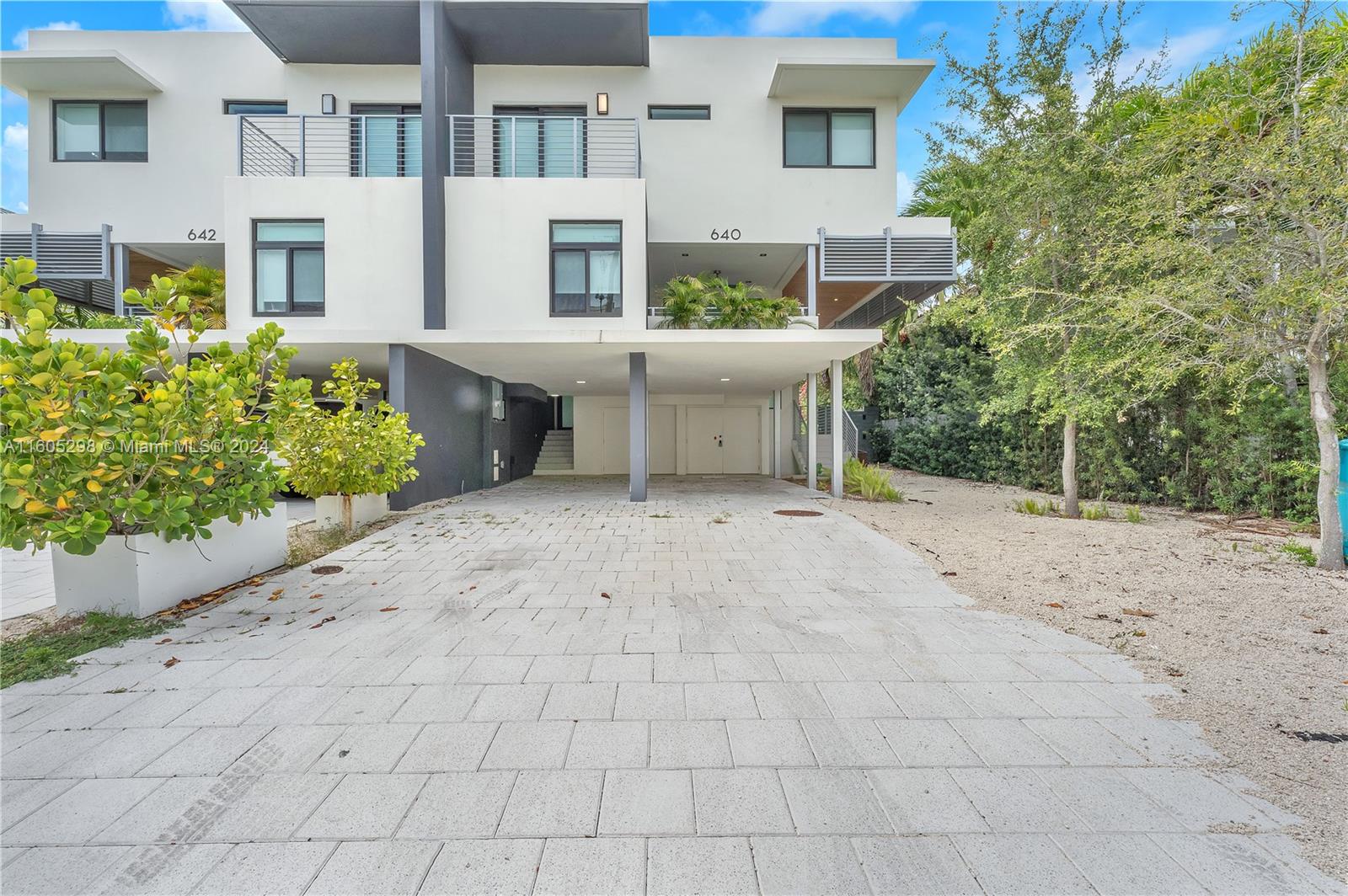 Rental Property at 640 Fernwood Rd 1, Key Biscayne, Miami-Dade County, Florida - Bedrooms: 4 
Bathrooms: 3  - $14,850 MO.