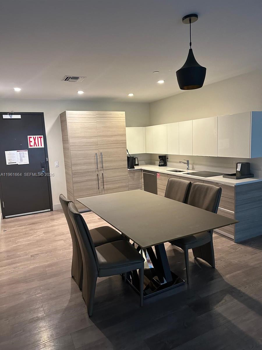 COSTA HOLLYWOOD CONDO - Residential