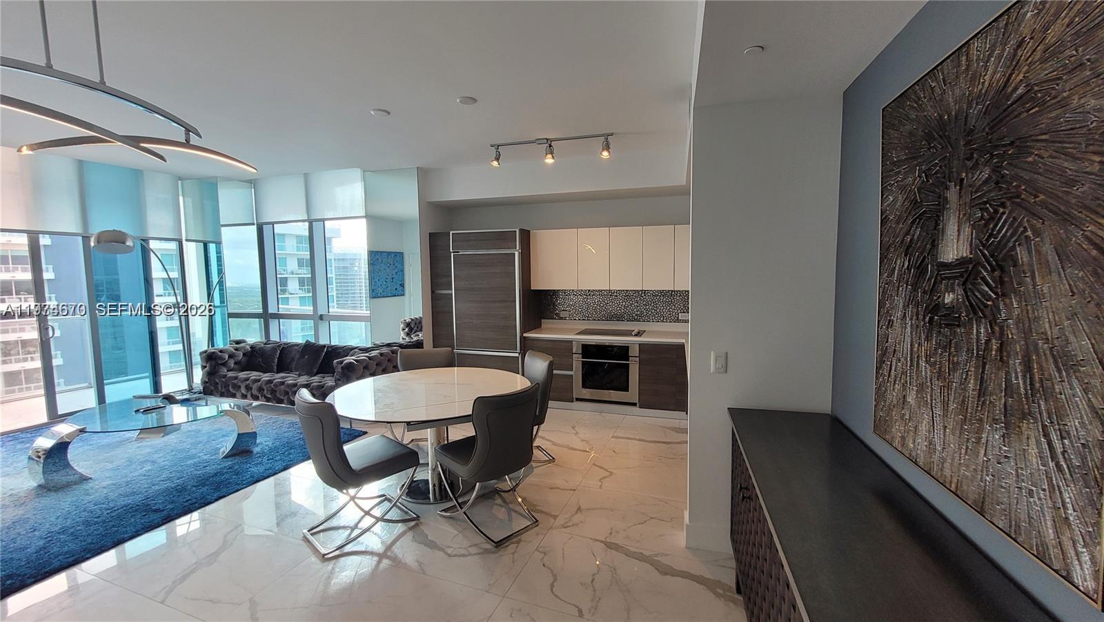 1100 MILLECENTO RESIDENCE - Residential