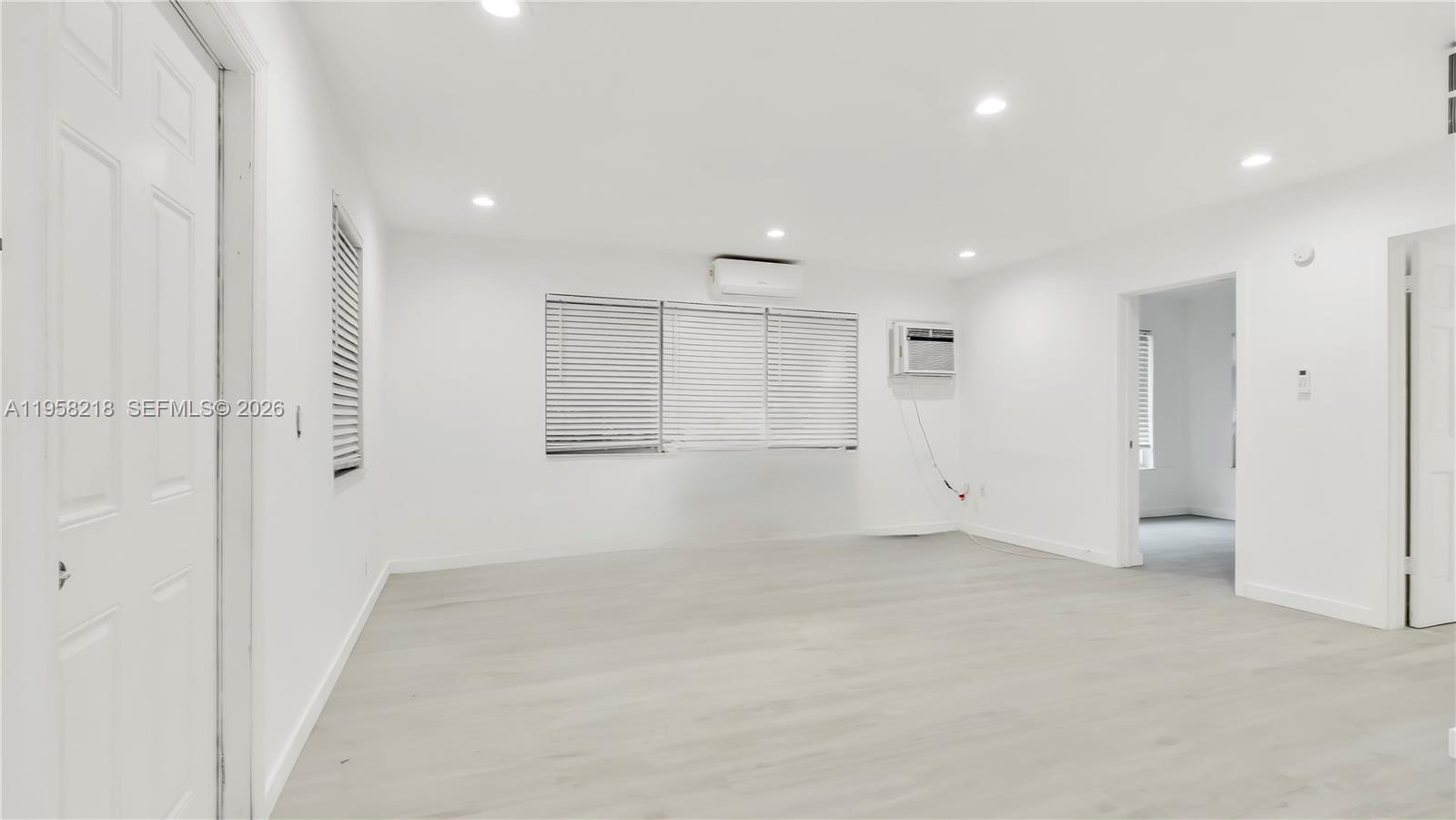 HOLLYWOOD - Residential Income